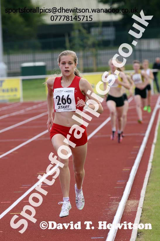 Under-15 girls 800 metres. Photo: David T. Hewitson/Sports for All Pics